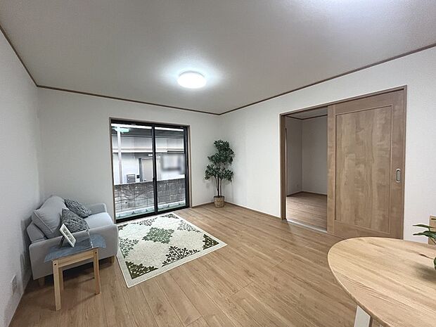 家族が一番集まる場所だから広々としつつも素敵な空間であって欲しい。みんながくつろぐリビングからキッチンまでが一つの空間のように繋がる間取り。