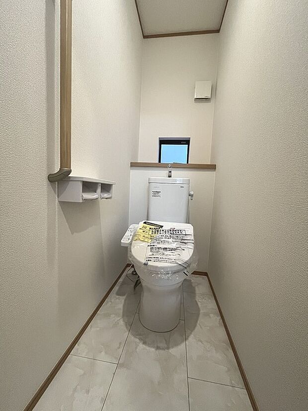 トイレにはウォシュレット機能を標準装備。 