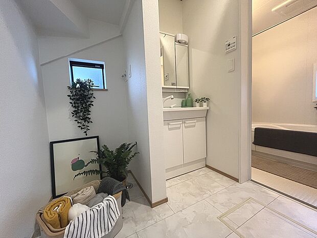 使いやすいタイプの洗面化粧台のあるランドリースペース