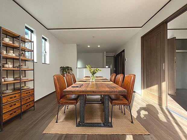 本画像はCGで作成しており、実際に現地に家具は置かれておりません。また、価格に家具は含まれておりません。 