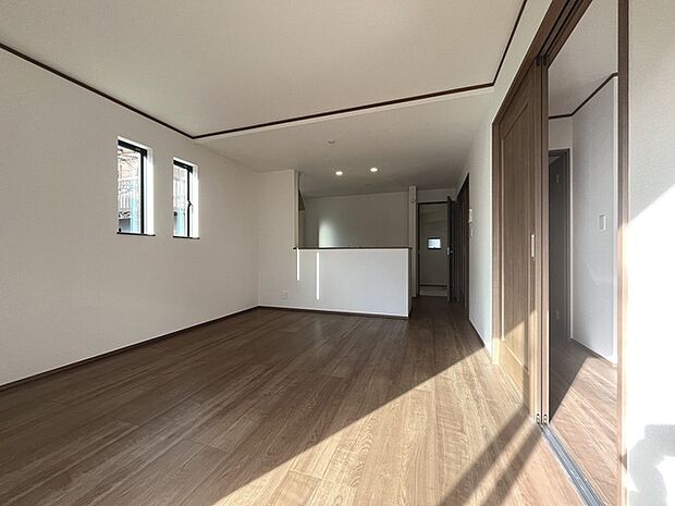 家族が一番集まる場所だから広々としつつも素敵な空間であって欲しい。みんながくつろぐリビングからキッチンまでが一つの空間のように繋がる間取り。 