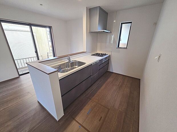 毎日の家事をサポートしてくれる食洗器も標準に装備。ちょっと嬉しい設備です