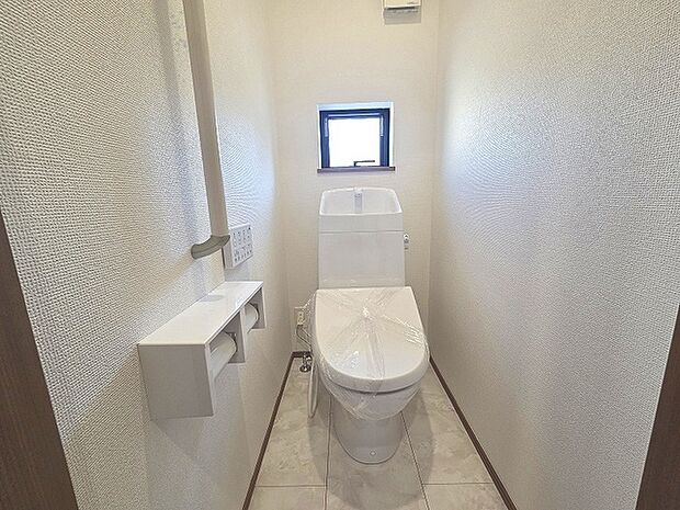 トイレにはウォシュレット機能を標準装備。 