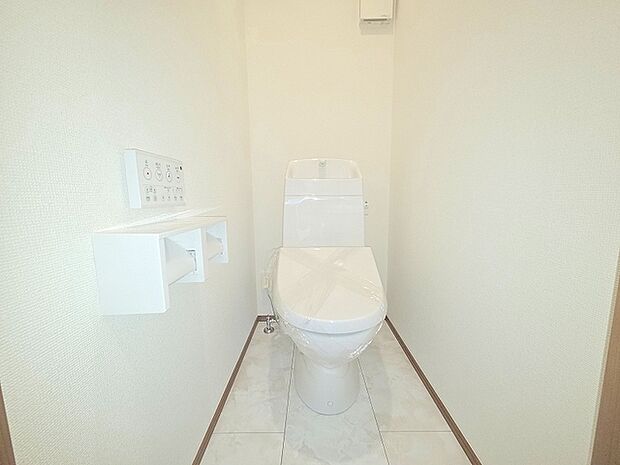 トイレにはウォシュレット機能を標準装備。 
