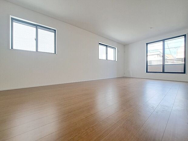 家族が一番集まる場所だから広々としつつも素敵な空間であって欲しい。みんながくつろぐリビングからキッチンまでが一つの空間のように繋がる間取り。 