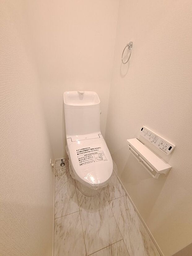 トイレにはウォシュレット機能を標準装備。