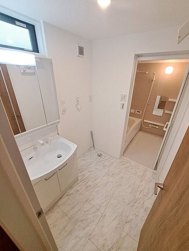 使いやすいタイプの洗面化粧台のあるランドリースペース