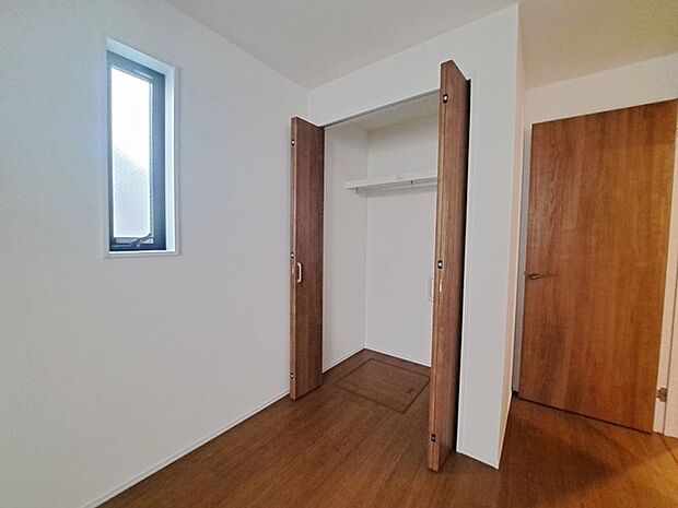 各お部屋に収納が設置されています。