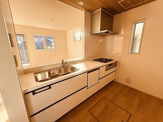 毎日の家事をサポートしてくれる食洗器も標準に装備。ちょっと嬉しい設備です