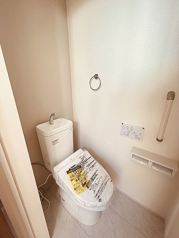 トイレにはウォシュレット機能を標準装備。 