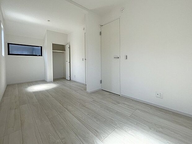 各お部屋に収納が設置されています。