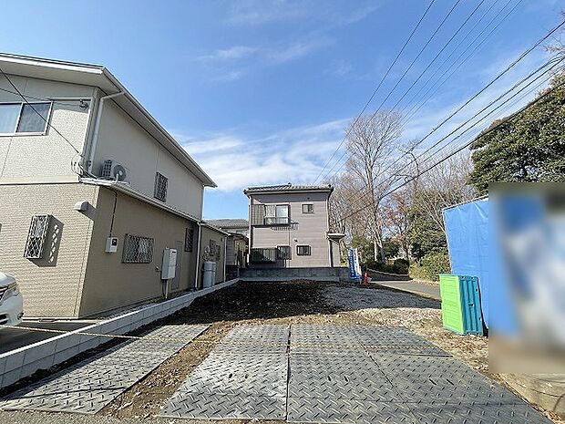 現在建物を建築中です、建築中の物件については現地確認の他、同施工会社の完成施工例のご案内、担当者のプレゼンテーションにてご検討ください。適切なご検討の方法をご説明させて頂きます。