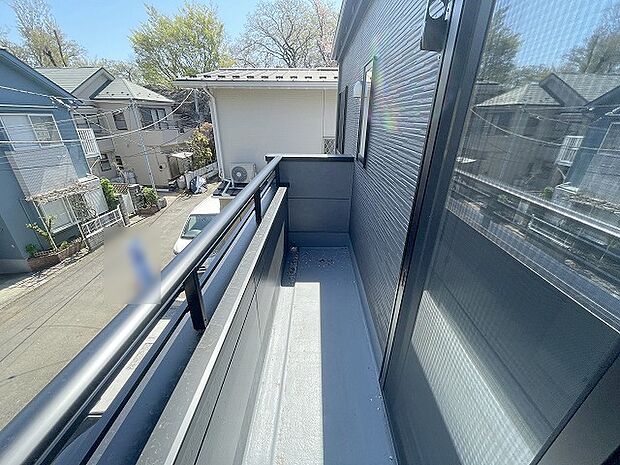 季節の変化や天気の良い日には、バルコニーでの時間が心地よく、気分をリフレッシュさせることができます。