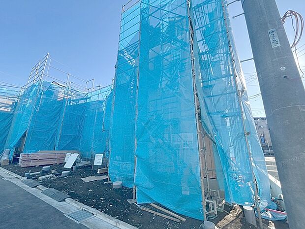 現在建物を建築中です、建築中の物件については現地確認の他、同施工会社の完成施工例のご案内、担当者のプレゼンテーションにてご検討ください。適切なご検討の方法をご説明させて頂きます。 