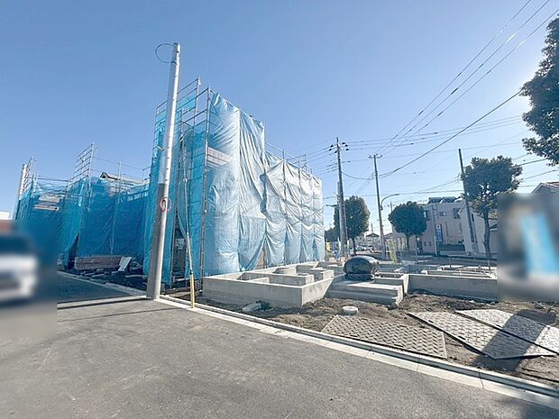 安心して暮らすことのできる住宅街。　住宅地の道路は一般に交通量が少なく車などの騒音が少ないため、住民にとって静かな生活環境が提供されます。 