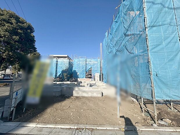 現在建物を建築中です、建築中の物件については現地確認の他、同施工会社の完成施工例のご案内、担当者のプレゼンテーションにてご検討ください。適切なご検討の方法をご説明させて頂きます。 