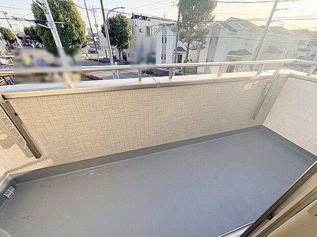 季節の変化や天気の良い日には、バルコニーでの時間が心地よく、気分をリフレッシュさせることができます。