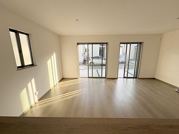 カウンターキッチンならではの開放的な見通し、全体が見渡せることでご家族の団欒スペースもより明るく笑顔が溢れる空間となります。