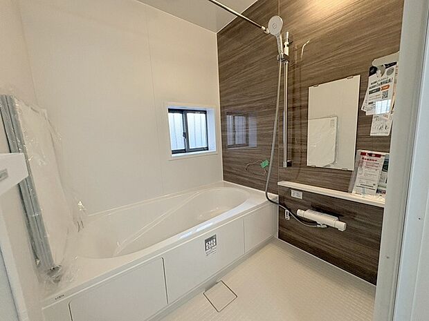 一日の疲れを癒してくれるゆったりとしたバスルームです。