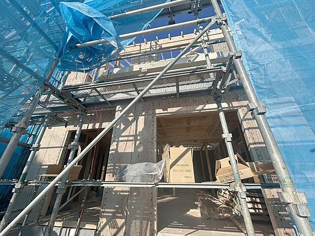 現在建物を建築中です、建築中の物件については現地確認の他、同施工会社の完成施工例のご案内、担当者のプレゼンテーションにてご検討ください。適切なご検討の方法をご説明させて頂きます。 