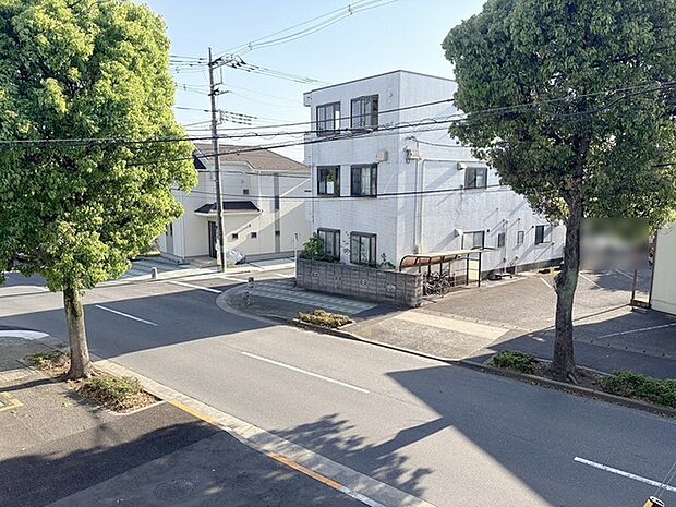 窓からの眺望です。実際に現地で眺望もご確認ください。