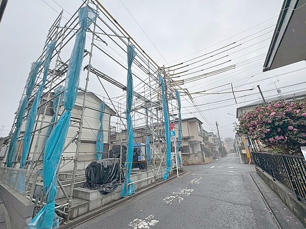周辺は住宅が建ち並ぶ閑静な住宅街です。 