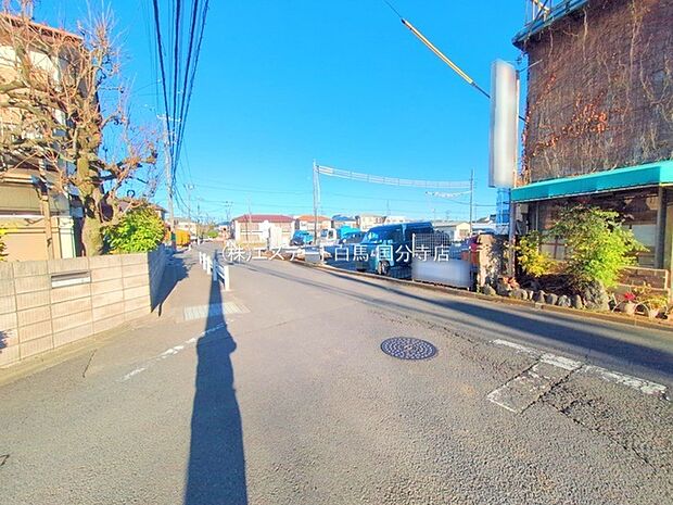 周辺は住宅が建ち並ぶ閑静な住宅街です。 