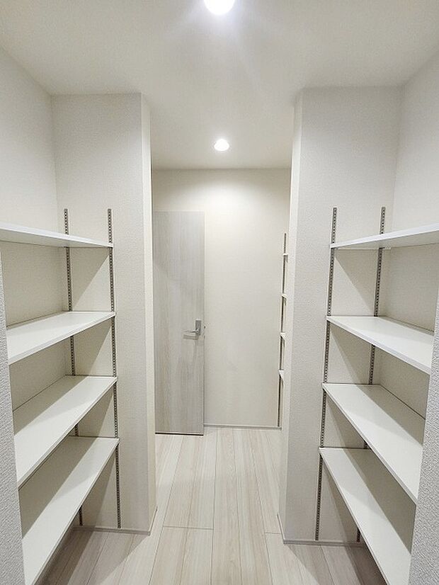 便利なパントリー収納