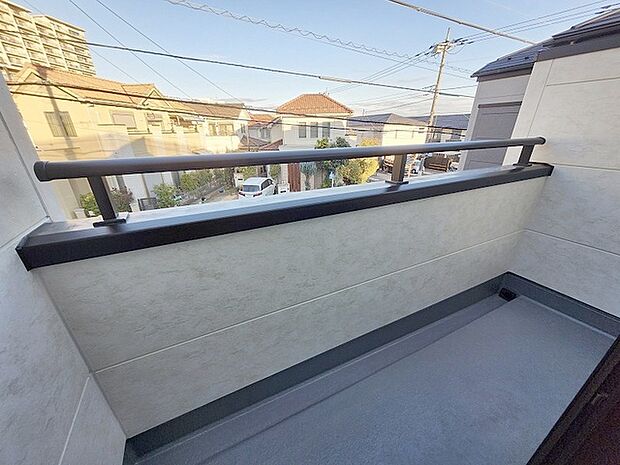 窓からの眺望です。実際に現地で眺望もご確認ください。