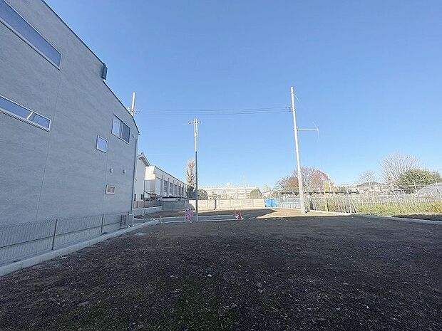 現在建物を建築中です、建築中の物件については現地確認の他、同施工会社の完成施工例のご案内、担当者のプレゼンテーションにてご検討ください。適切なご検討の方法をご説明させて頂きます。