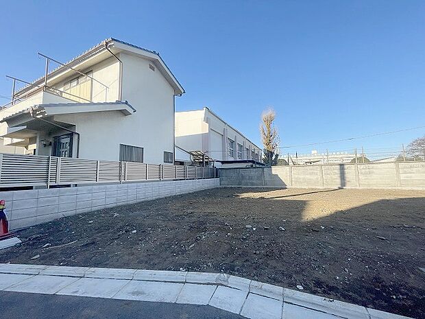 周辺のエリアで他にも沢山売りに出ている物件があります。インターネット掲載前の情報などもありますのでお気軽にお問合せください。まとめてご見学できます。 