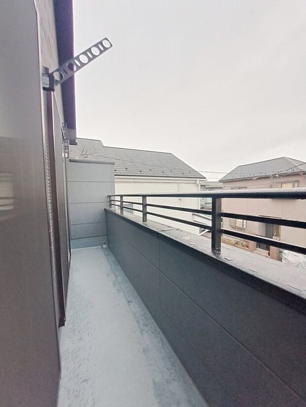 季節の変化や天気の良い日には、バルコニーでの時間が心地よく、気分をリフレッシュさせることができます。