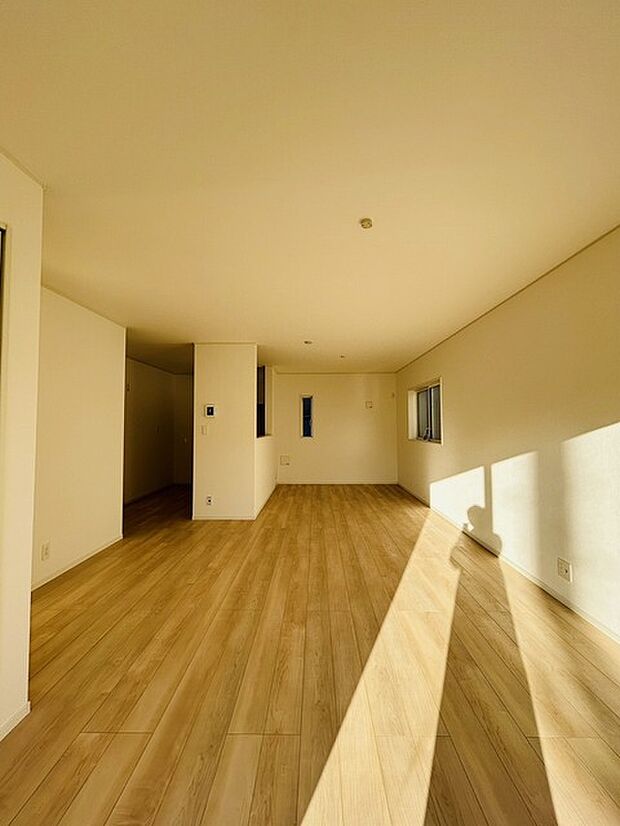 家族が一番集まる場所だから広々としつつも素敵な空間であって欲しい。みんながくつろぐリビングからキッチンまでが一つの空間のように繋がる間取り。 