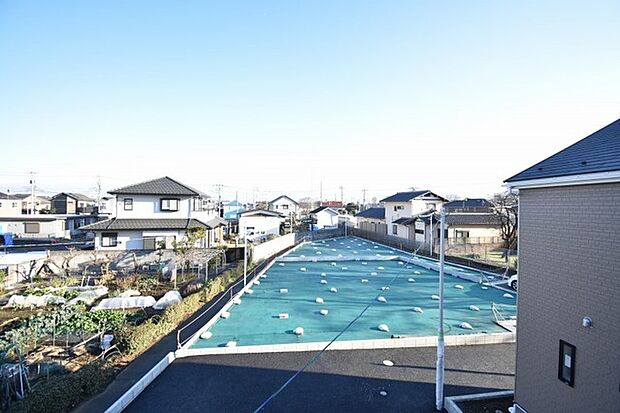 窓からの眺望です。実際に現地で眺望もご確認ください。 