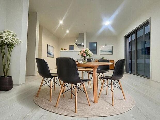 本画像はCGで作成しており、実際に現地に家具は置かれておりません。また、価格に家具は含まれておりません。 