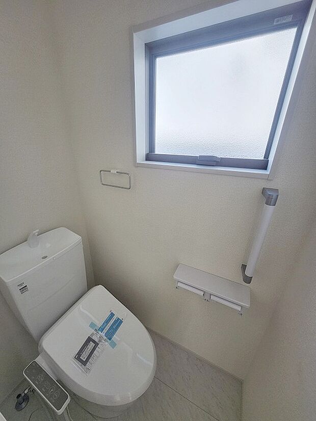 トイレにはウォシュレット機能を標準装備。