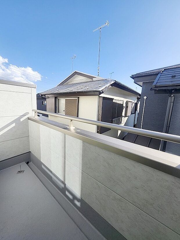 窓からの眺望です。実際に現地で眺望もご確認ください。