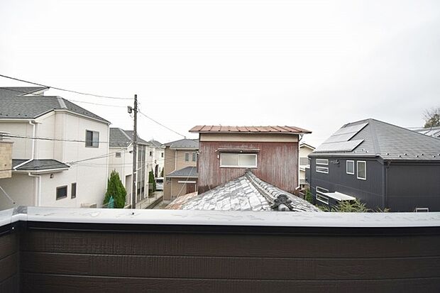 窓からの眺望です。実際に現地で眺望もご確認ください。 