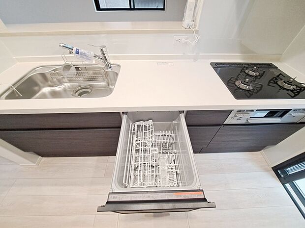 毎日の家事をサポートしてくれる食洗器も標準に装備。ちょっと嬉しい設備です