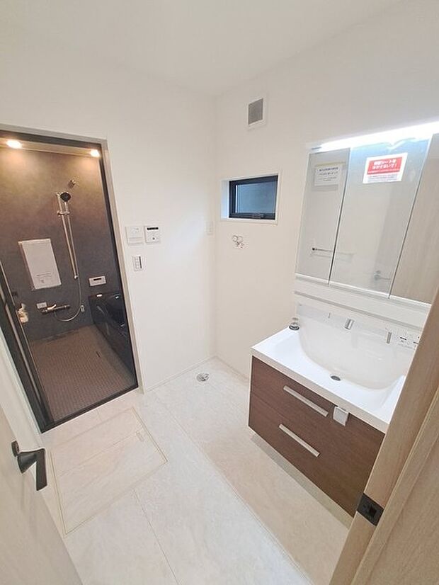 使いやすいタイプの洗面化粧台のあるランドリースペース