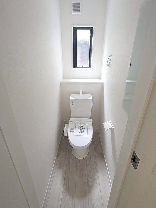 トイレにはウォシュレット機能を標準装備。