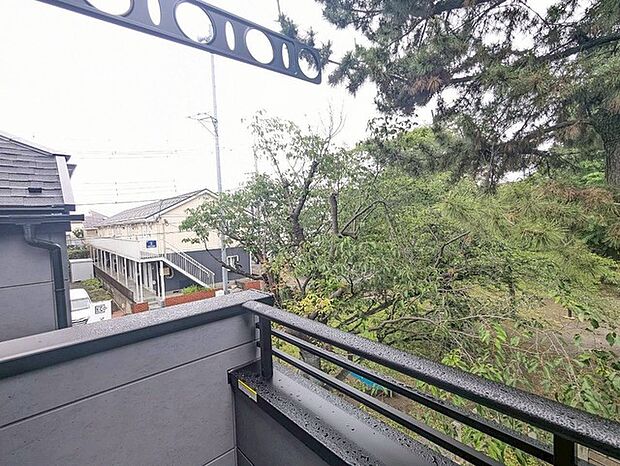 窓からの眺望です。実際に現地で眺望もご確認ください。