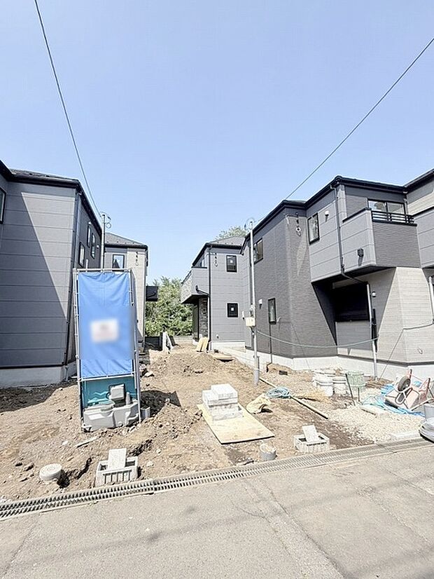 周辺は住宅が建ち並ぶ閑静な住宅街です。 