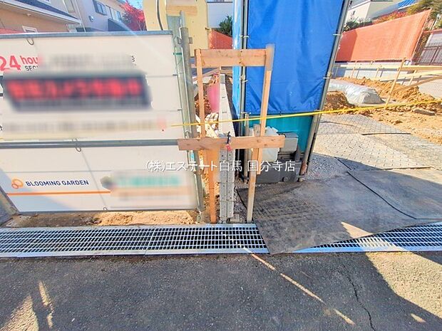 現在建物を建築中です、建築中の物件については現地確認の他、同施工会社の完成施工例のご案内、担当者のプレゼンテーションにてご検討ください。適切なご検討の方法をご説明させて頂きます。 