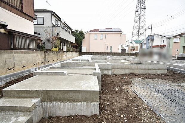 現在建物を建築中です、建築中の物件については現地確認の他、同施工会社の完成施工例のご案内、担当者のプレゼンテーションにてご検討ください。適切なご検討の方法をご説明させて頂きます。