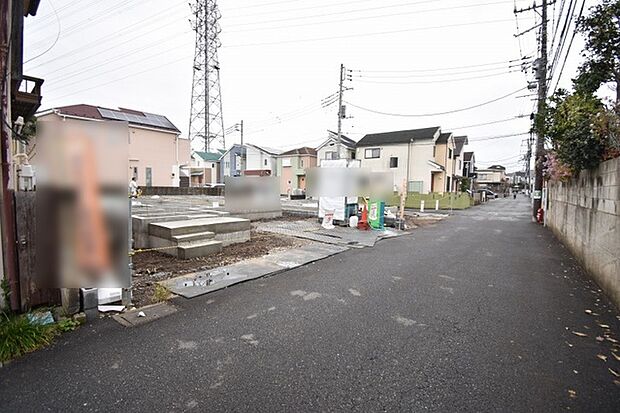 安心して暮らすことのできる住宅街。 住宅地の道路は一般に交通量が少なく車などの騒音が少ないため、住民にとって静かな生活環境が提供されます。
