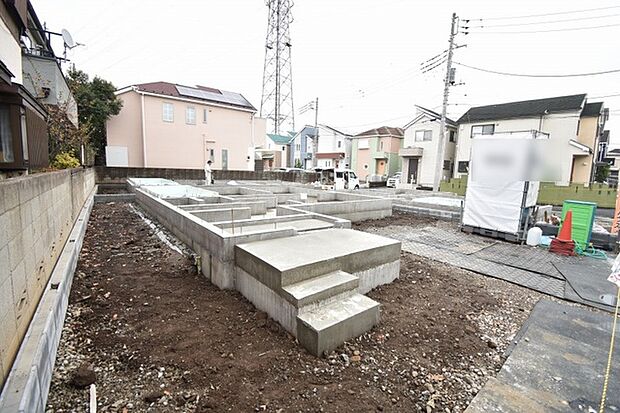 現在建物を建築中です、建築中の物件については現地確認の他、同施工会社の完成施工例のご案内、担当者のプレゼンテーションにてご検討ください。適切なご検討の方法をご説明させて頂きます。