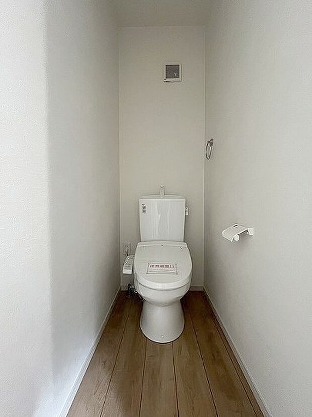 トイレにはウォシュレット機能を標準装備。 