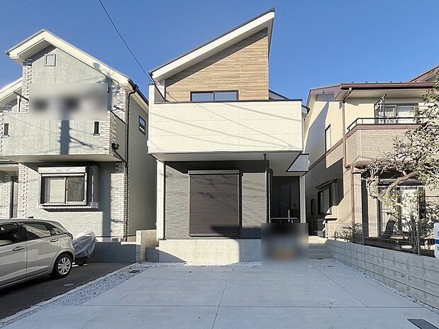 モダンなデザインが街並みに映える住まい