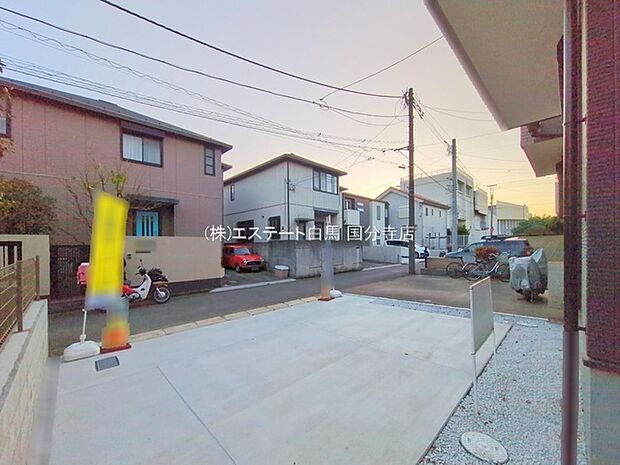 周辺は住宅が建ち並ぶ閑静な住宅街です。